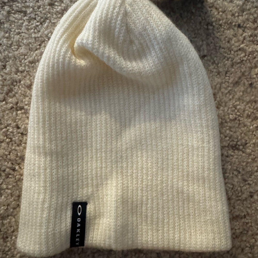 NWT Oakley back bone beanie 2.0 color Arctic white unisex size U